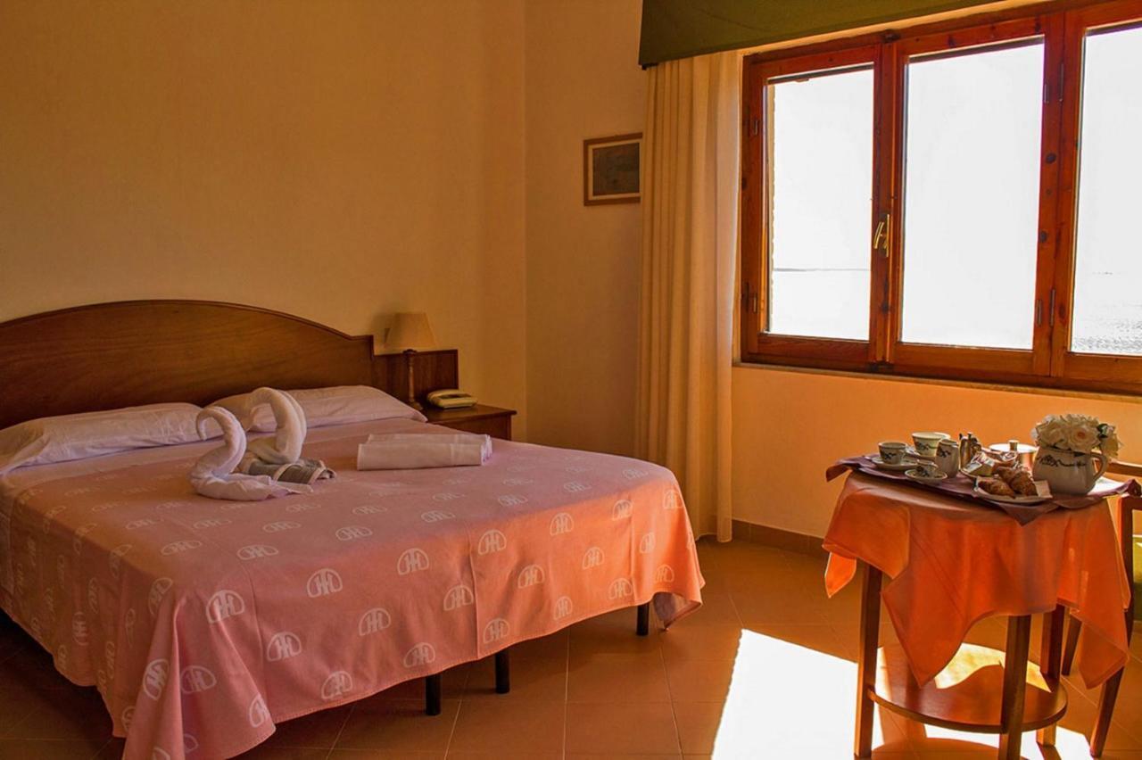 Albergo Miramare Кастильончело Екстериор снимка