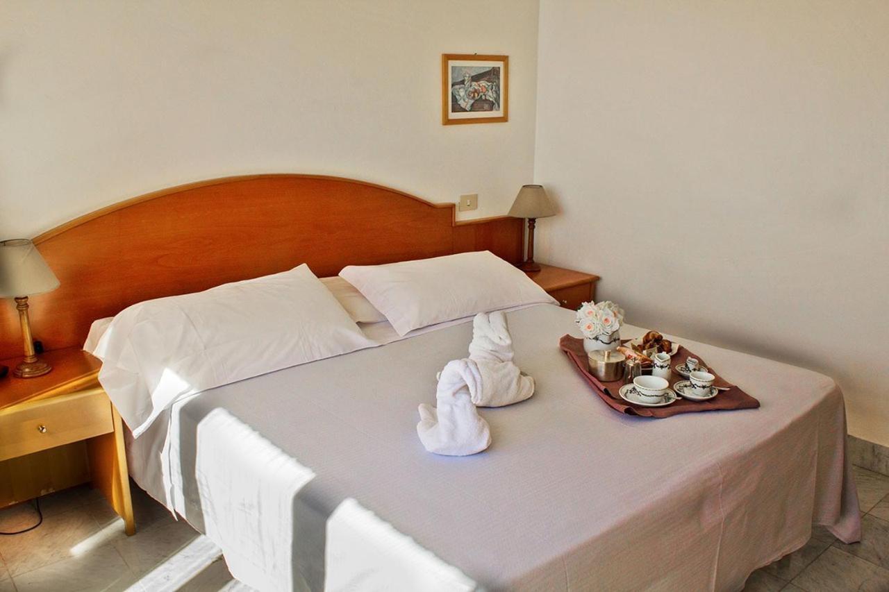 Albergo Miramare Кастильончело Екстериор снимка